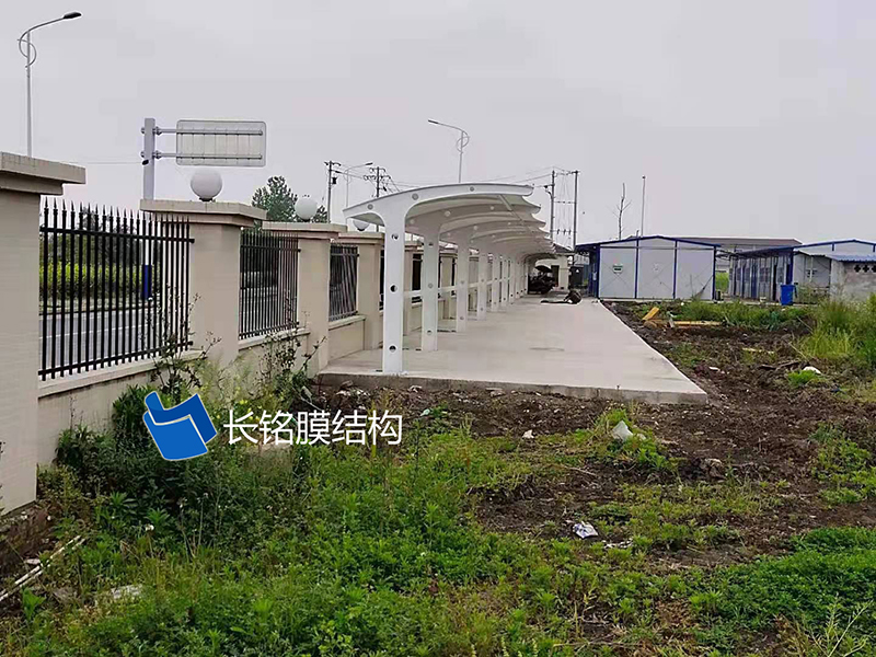 我公司承建芜湖市无为市温氏禽业公司膜结构停车棚工程于2021年1月26号顺利完工