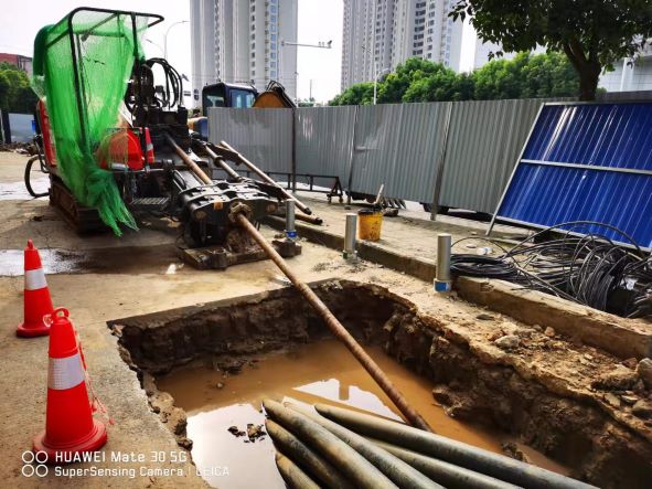 东西湖区雨污分流工程配套通信管道迁改工程施工